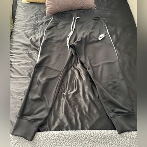 Nike men’s medium black sweat pants
